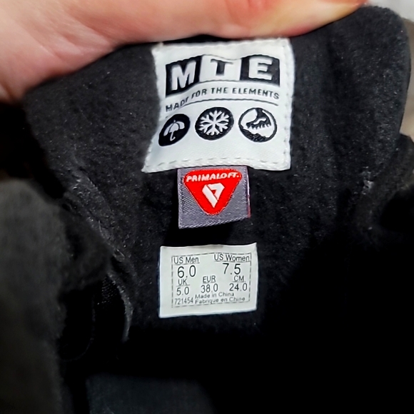 Vans MTE Black High Top Shoes - Picture 2 of 5